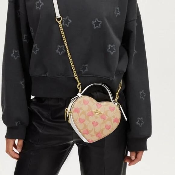 NWT COACH ❤️ Heart Crossbody In Signature Canvas With Heart Print CP021